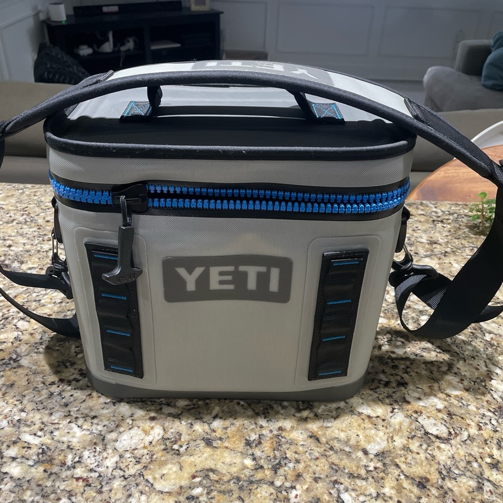 YETI Hopper Flip 8 Soft Cooler